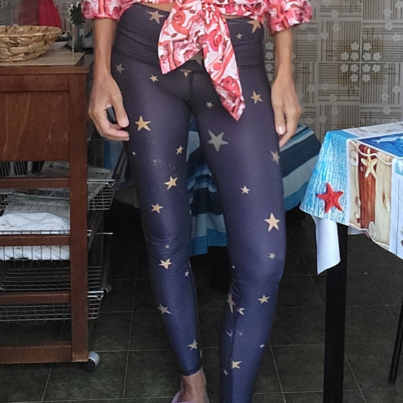 2-piece Teeki Top Pants set 🤩 worn twice. Darker Navy bottoms + Blue crop tank - Picture 12 of 16